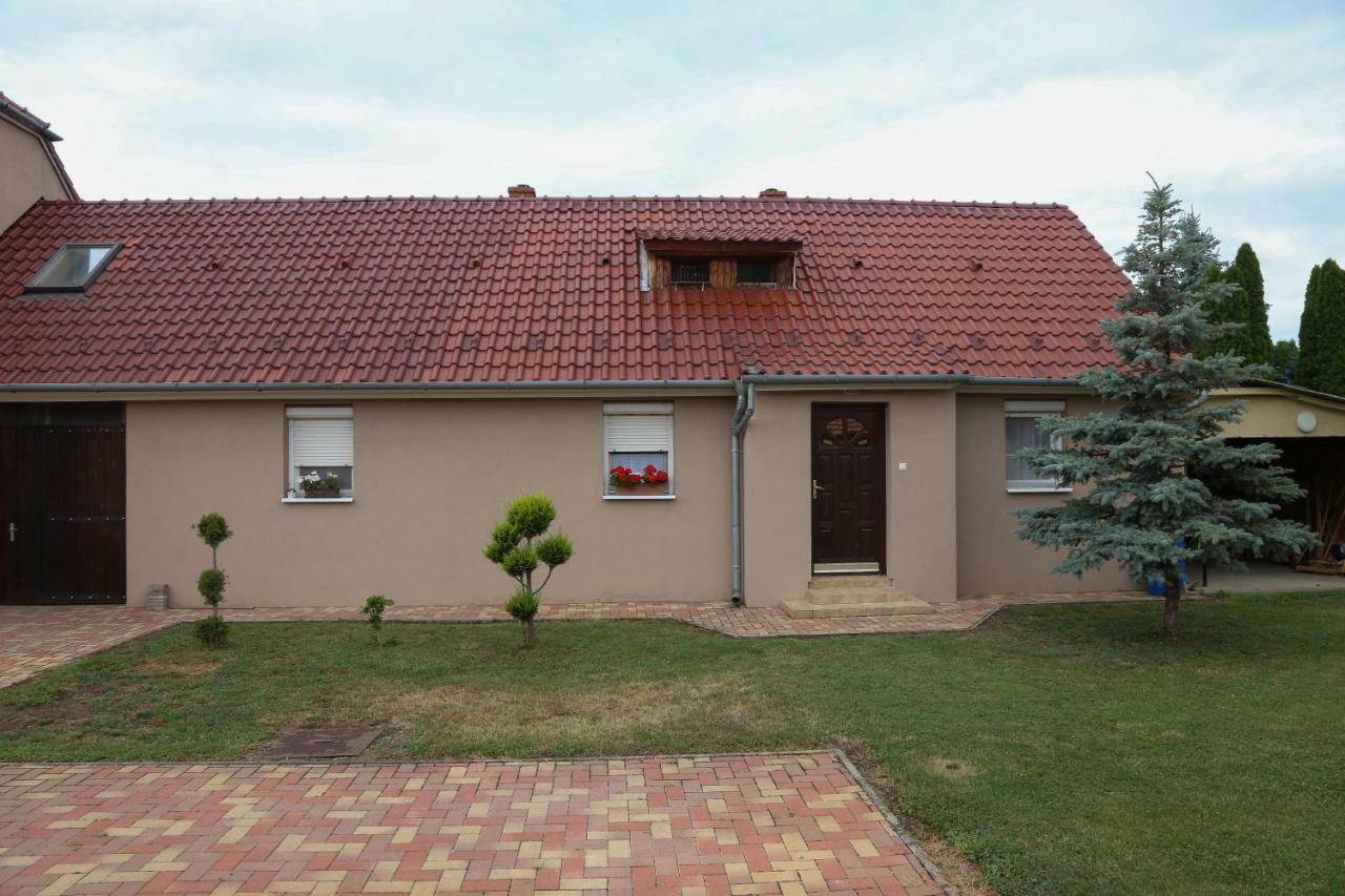 Silentium Garden Apartman Sarvar Exterior photo